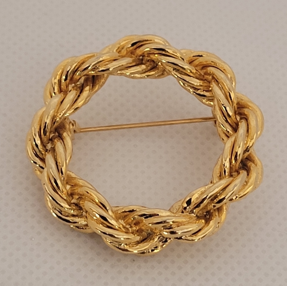 AAI Vintage Gold Tone Twisted Rope Design Circular Brooch